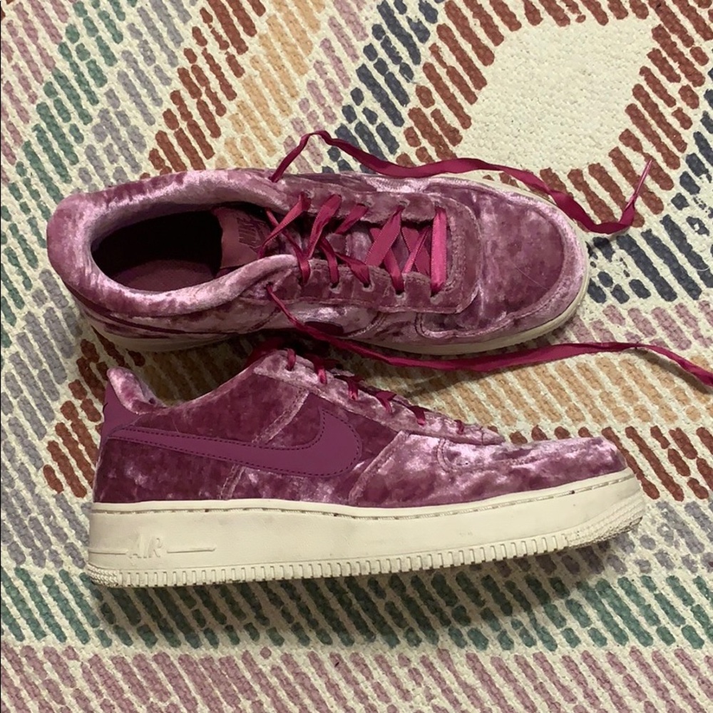 NIKE AIR FORCE 1